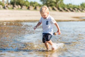 Läs mer om artikeln 50 aktiviteter att göra med barn denna sommaren